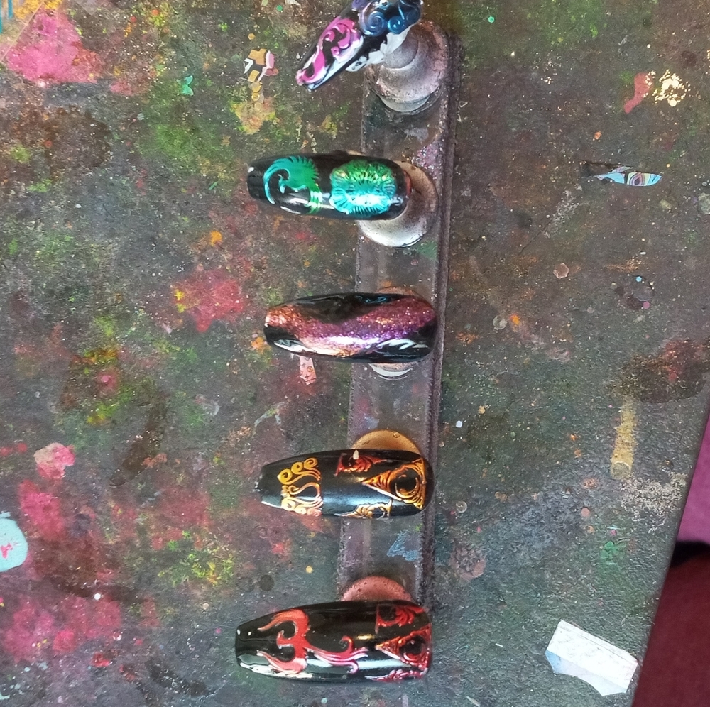 Press on nails